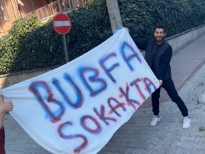 Burhaniye’de Üniversiteli Öğrenciler Sokakta Hurda Ve Çöp Topladı