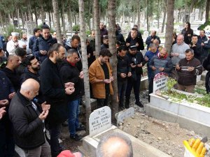 Ünlü Müzisyen Hakan Yelbiz Memleketi Mersin’de Toprağa Verildi