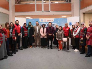 Gönül Elleri Çarşısı’ndan İhtiyaç Sahibi Çocuklara Kışlık Kıyafet Yardımı