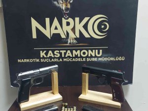Polis Ekipleri Arama Yaptığı İş Yerinde 2 Adet Ruhsatsız Tabanca Ele Geçirdi