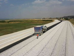 Van Büyükşehir Belediyesi 2022’de Yol Devrimi Yaptı