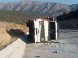 Kargı’da Kamyon Devrildi: 1 Yaralı