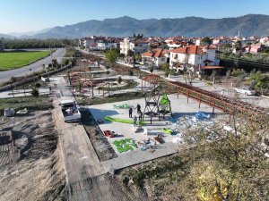 Ortaca’daki Üç Parkta Çocuk Oyun Grubu Montajları Tamamlandı