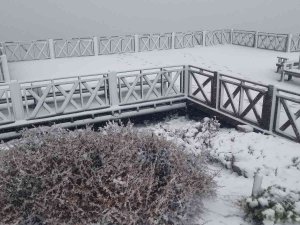 Spil Dağı Milli Parkı’na Yılın İlk Karı Düştü