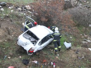 Kontrolden Çıkan Otomobil Şarampole Devrildi
