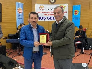 İ̇ha Muhabiri Ahmet Arslantaş’a Plaket