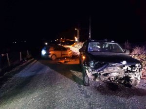 İ̇ki Otomobil Çarpıştı, 1 Kişi Yaralandı
