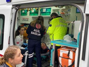 3 Kişinin Yaralandığı Kazada Trafik Durdu, Araçlar Kontak Kapattı