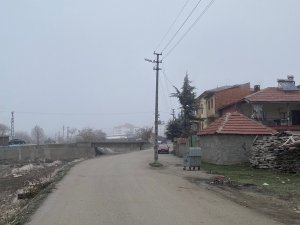 Valilik’ten Yol Ortasında Kalan Direklerle İlgili Açıklama