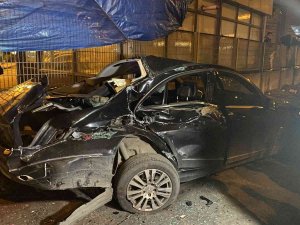 Trenin Çarptığı Otomobil Hurdaya Döndü, Anne İle Oğlu Kazadan Burnu Bile Kanamadan Kurtuldu