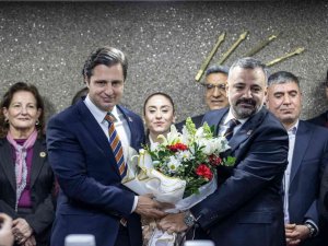 Chp İ̇zmir’in Yeni Başkanı Aslanoğlu Görevi Devraldı