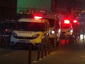 Hastane Önünde Husumetli Grup Arasında Silahlı Kavga: 4 Yaralı