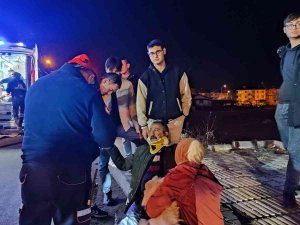Suv Tipi Araç İle Ticari Taksi Çarpıştı: 2 Yaralı