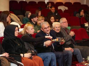 Gençlerin Tasarımlarını İnceledi