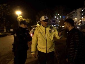 Polis Kurallara Uymayanlara Ceza Yağdırdı