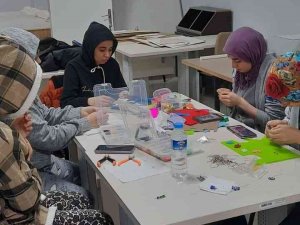 Öğrenciler Meslek Öğreniyor