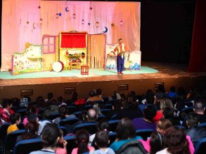 ’Dünyanın Eski Zamanlarında’ Oyunu İlk Kez Sahnelendi