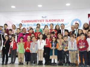 Bandırma Da Akıl Ve Zekâ Oyunlarında Kazananlar Ödüllerini Aldılar