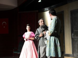 Moliere’in Cimrisi İ̇negöl’de Kahkaha Tufanı Yaşattı