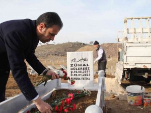 Aile Ve Sosyal Hizmetler Bakanlığı, Elazığ’da Kimsesizler Mezarlığına Gömülen Engelli Kızın Mezar Taşını Yaptırdı