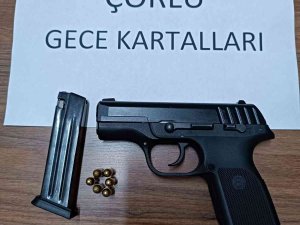 Bekçilerin Şüphelenip Yakaladığı Şahsın Üzerinden Tabanca Çıktı
