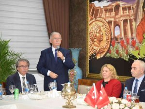 Emekliye Ayrılan Vali Yardımcısı Ve Kaymakamlara Plaket