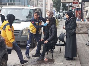 Adliye Önü Karıştı: Davalık Olan Aileler Birbirlerine Girdi, 2 Kişi Bıçaklandı