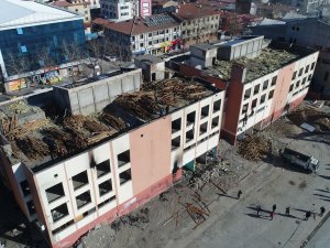 Yenişehir Esnaflar Çarşısında Yıkım İşlemleri Devam Ediyor