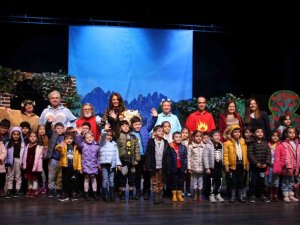 Aydın Büyükşehir Belediyesi Şehir Tiyatrosu Çocuklar İçin Perdelerini Açtı