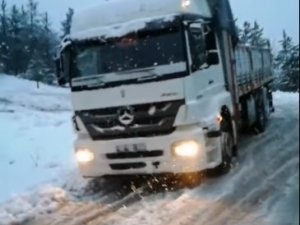 Murat Dağı Termal Kayak Merkezi’ne Mevsimin İlk Karı Yağdı