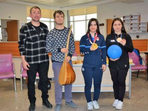 Şampiyonlar Başarı Öykülerini Paylaştı