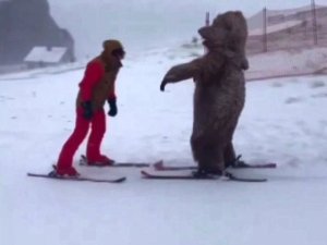 Ayı Ve Penguen İle Uludağ’da Kayak Yaptı, Ortaya Renkli Görüntüler Çıktı