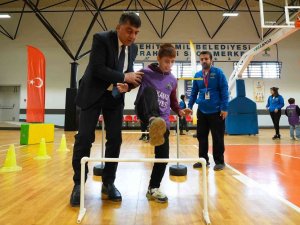 Görme Engelli Öğrenciler Spor Yaptı, Oyunlar Oynadı