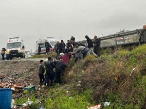 Yağış Nedeniyle Kayganlaşan Yol Kazaya Neden Oldu: 1’i Ağır 5 Kişi Yaralı