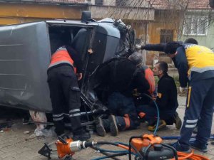 Tavşanlı’da Trafik Kazası: 3 Yaralı