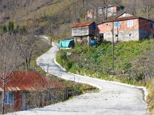 Altınordu’da Beton Yol Çalışmaları Sürüyor