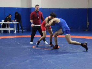 Elazığ’da Güreş Müsabakaları Sona Erdi