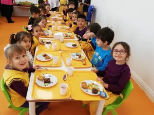 Okul Öncesi Eğitimdeki Okullarda Ücretsiz Yemek Uygulaması Başlıyor