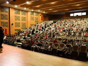 Öğrencilere Hayvan Sevgisi Aşılanıyor