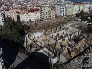 İ̇lkadım Spor Kompleksi’nde Çalışmalar Hızlandı