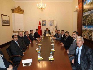 Vali Öksüz, Muhtarlarla Buluştu