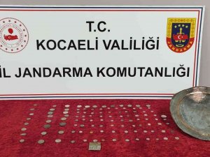 Aracında 107 Sikkeyle Yakalandı