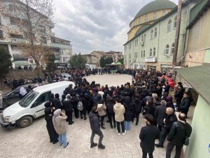 Beşinci Kattan Boş Havuza Düşen Öğretmen, Son Yolculuğuna Uğurlandı