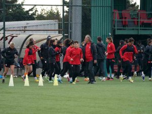 Galatasaray Kadın Futbol Takımı, Fenerbahçe Derbisi Hazırlıklarını Sürdürdü