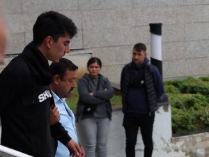 Öldürülen Kardeşinin Duruşmasında Tercümanı Jiletle Yaralamıştı, Hakim Karşısına Çıktı