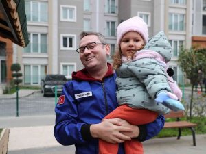Sosyal Medyadan Bebek İsteyen Minik Kızın İsteği Gerçek Oldu