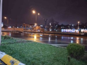 İ̇stanbul Anadolu Yakası’nda Sağanak Yağış Etkili Oluyor