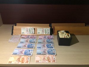 İ̇ş Yerinde Kumar Oynatıldığı Denetimde Ortaya Çıktı, Toplanan Paraya El Konuldu