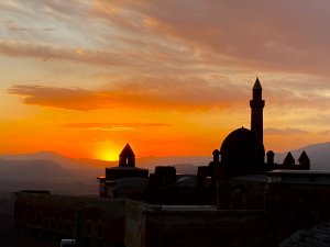 Tarihi İ̇shak Paşa Sarayı, 295 Bin Ziyaretçiyle Tüm Zamanların Ziyaretçi Rekorunu Kırdı