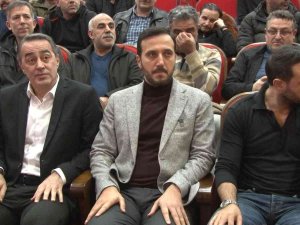 Bağcılar’da “Futbolun Babaları” Halı Saha Turnuvası Düzenliyor